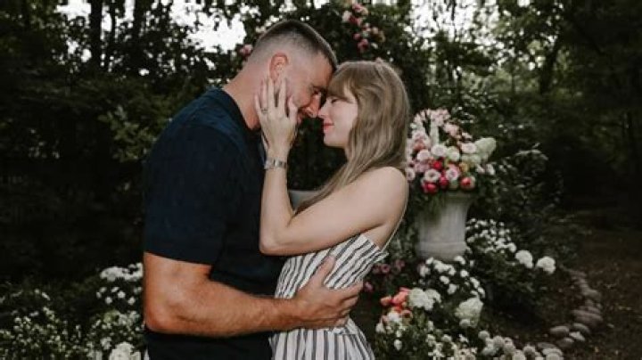 Alexis Ayala is engaged to Cinthia Aparicio, his girlfriend 28 years