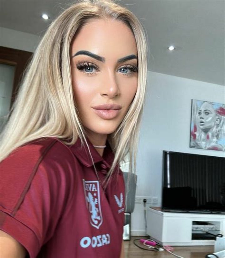 Alisha Lehmann, a Swiss forward, has made a name for herself in