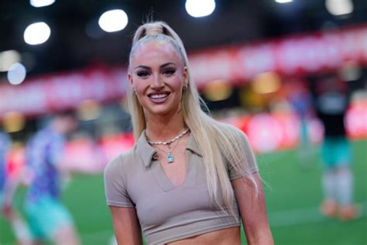 Alisha Lehmann Insta / Schweizer Fussballerin Wird Zur Neuesten