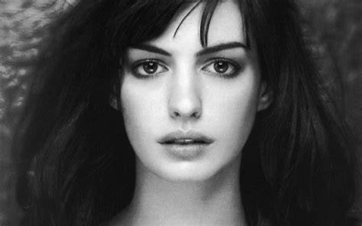 Anne Hathaway Pfp