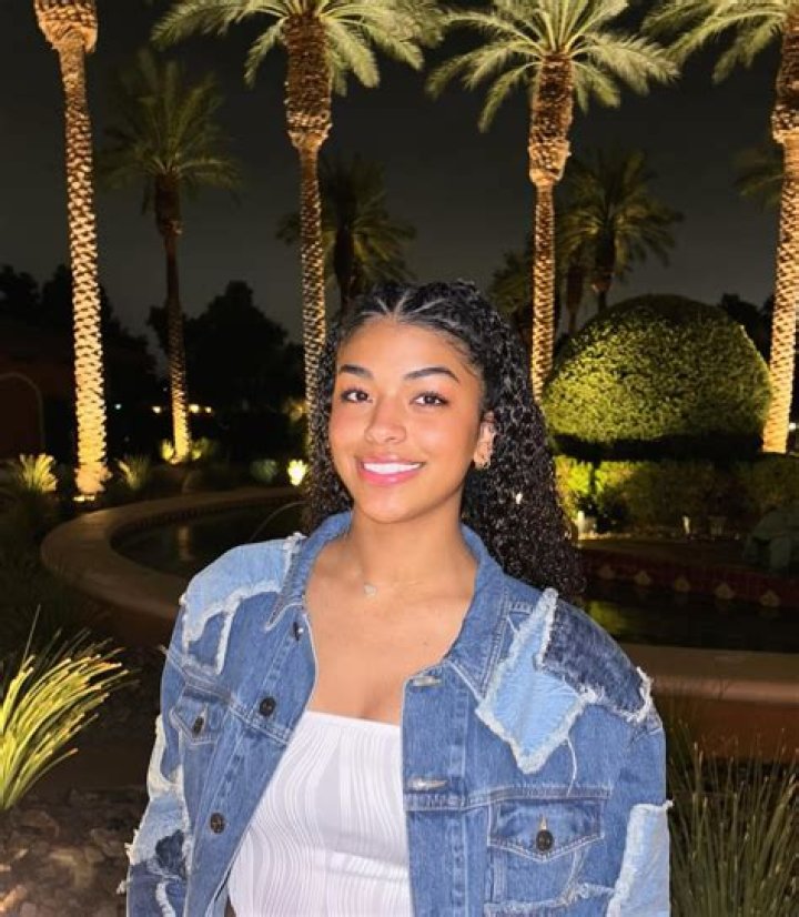 Arianna Flowers.ae