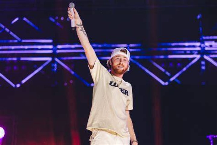 Bailey Zimmerman Proves He's Country Music's Next Big Thing As 'Fall In