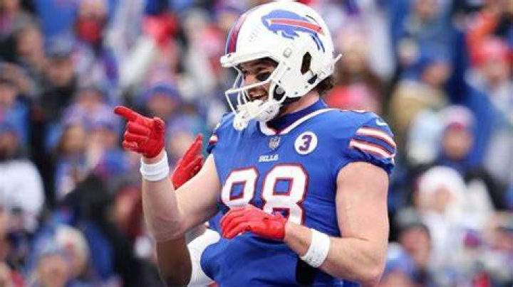 Bills TE Dawson Knox Goes Instagram Official With New Girlfriend