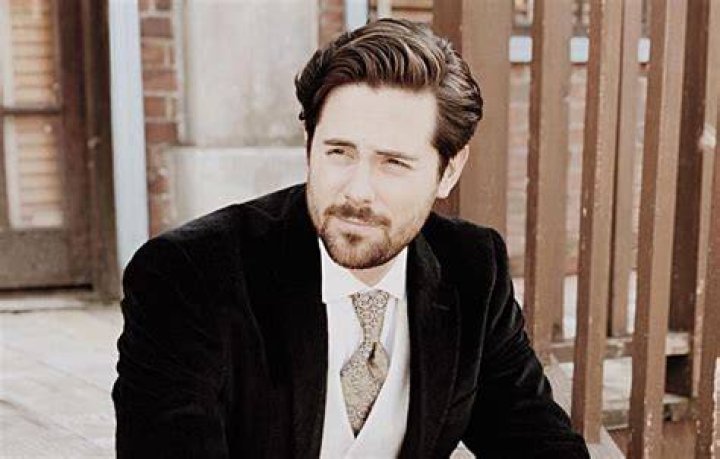 Chris McNally Biography Age, Height, Girlfriend mrDustBin