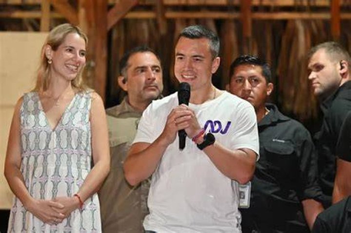 Conoce a Lavinia Valbonesi, la influyente esposa del candidato Daniel Noboa