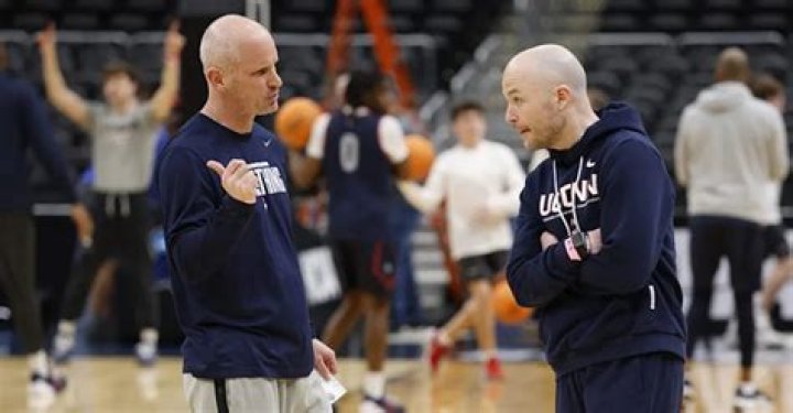 Dan Hurley's brother Bobby watches UConn advance to Elite Eight