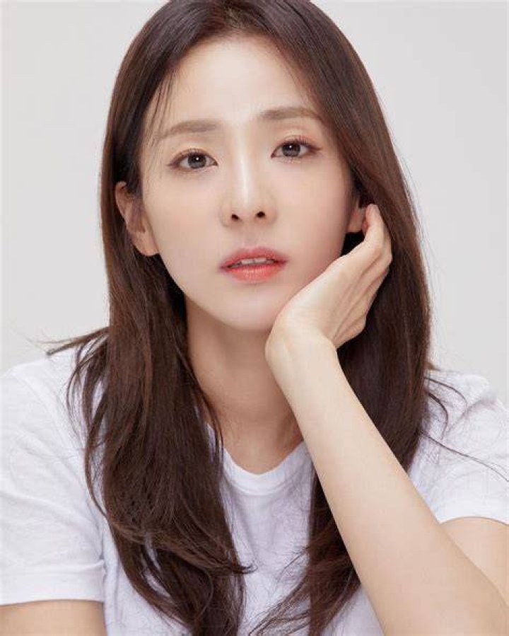 Dara makes trending news with her stunning new profile shots allkpop