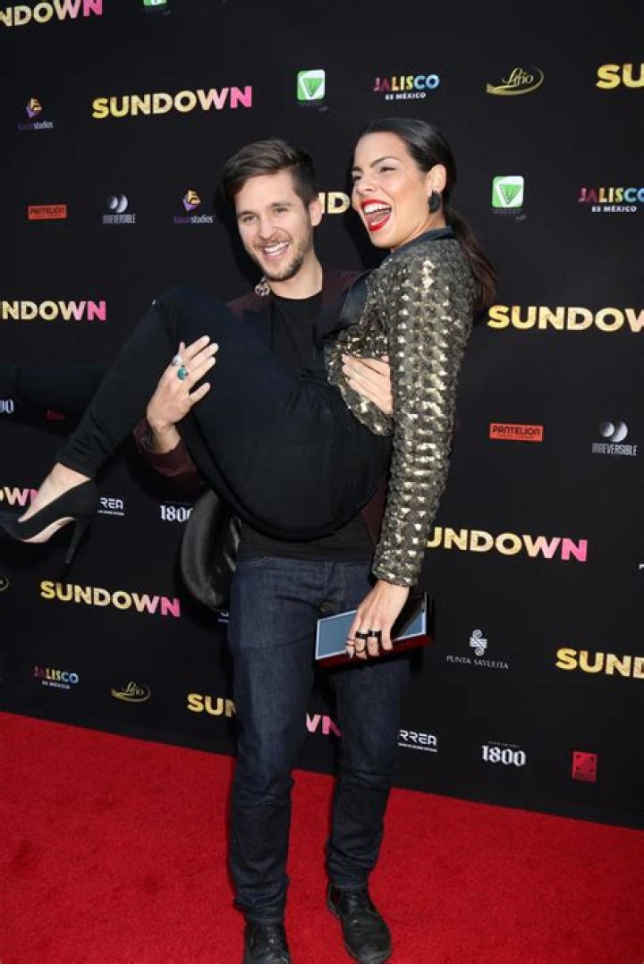 Devon werkheiser sara montez hires stock photography and images Alamy