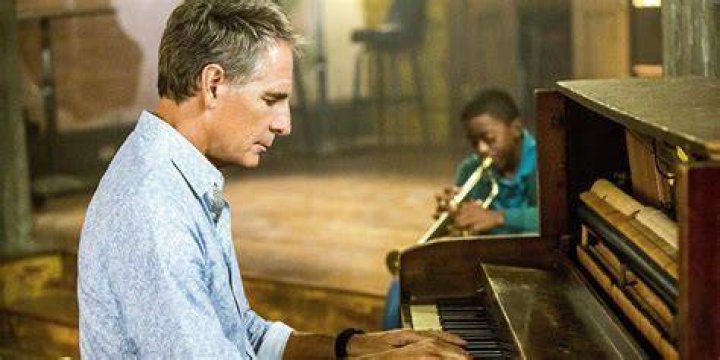 Does Scott Bakula Play The Piano • Described for Everyone