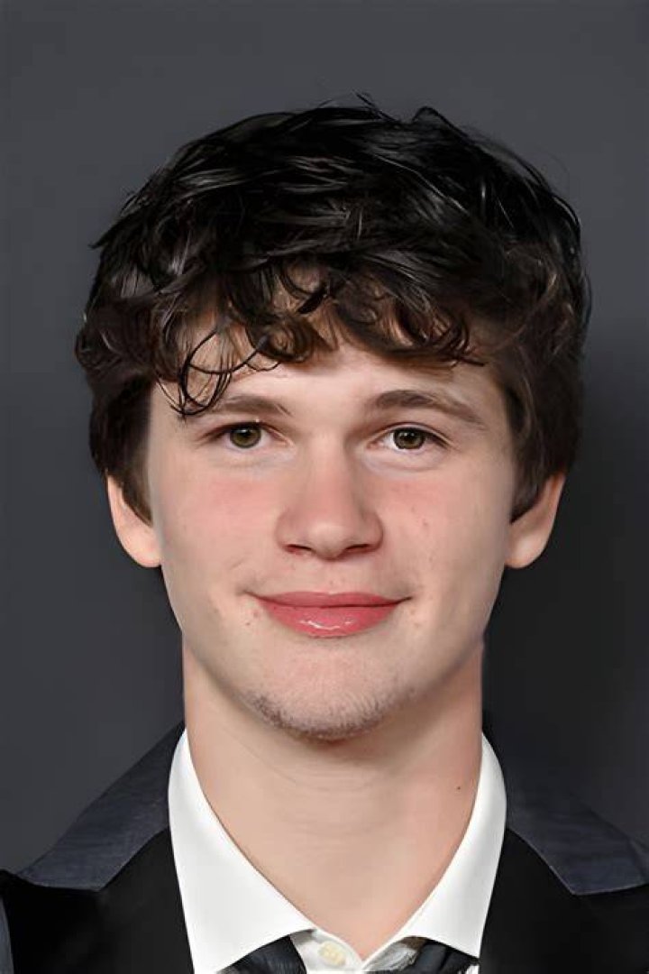 Gabriel Bateman Biography Line