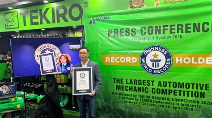 Guinness World Records' tallest married couple Sun Mingming and Xu Yan