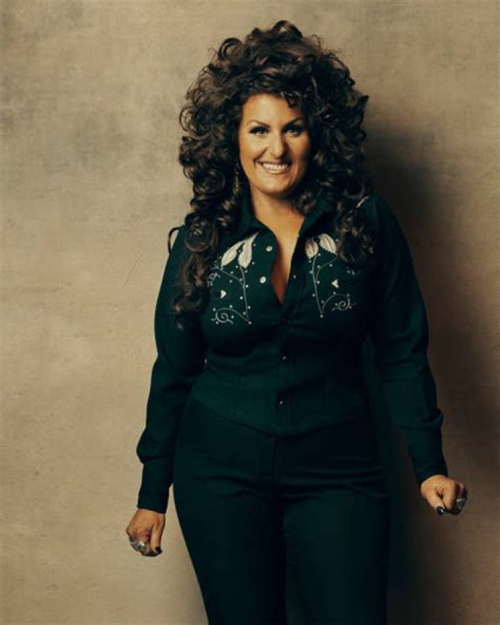 Hannah Dasher Wikipedia, Bio, Age, Twin Sister, Tour, Bio, Career, Net