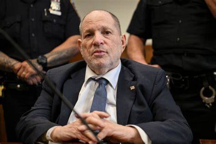 Harvey Weinstein's wife announces she is leaving him CNN