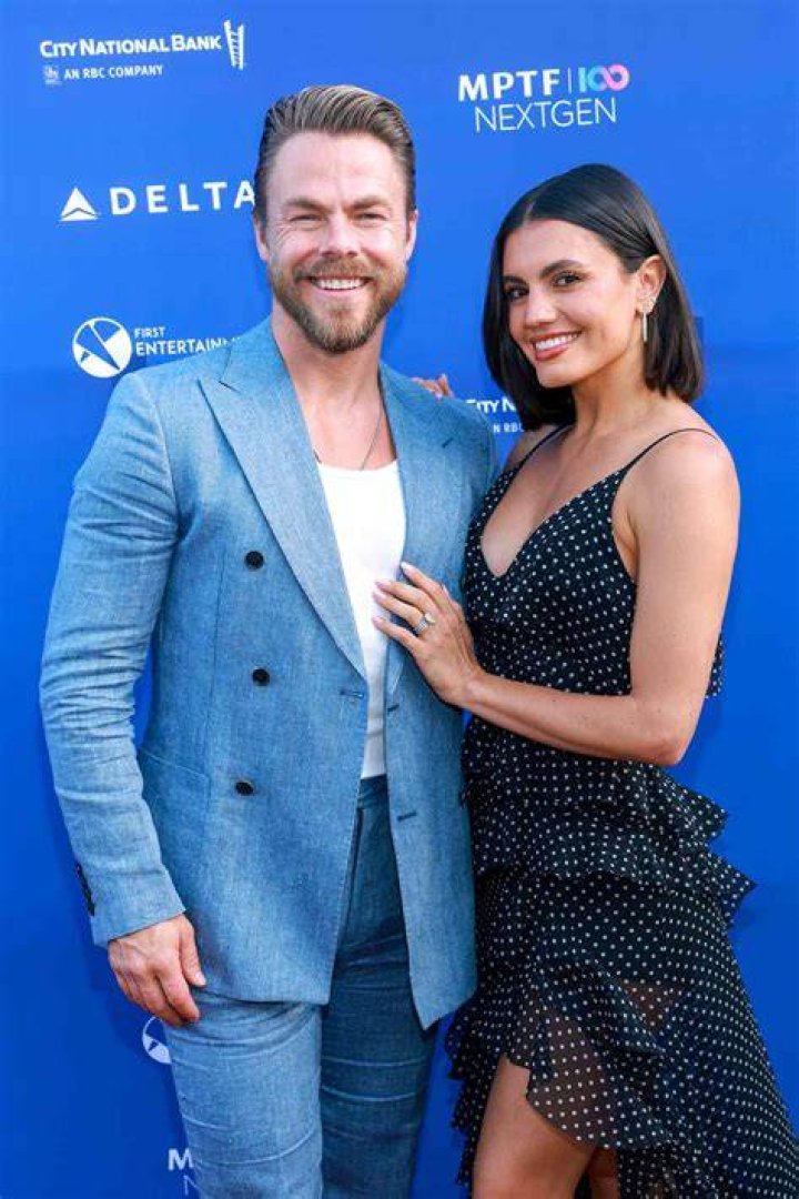 Hayley Erbert Age, Height, Wikipedia, Derek Hough Girlfriend, Instagram