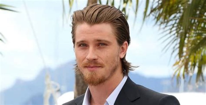 How tall is Garrett Hedlund