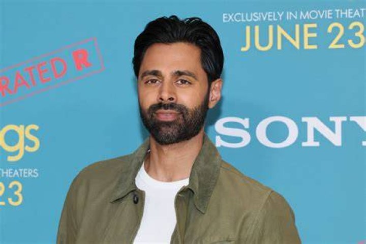 How tall is Hasan Minhaj
