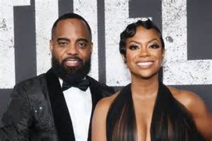 How tall is Kandi Burruss