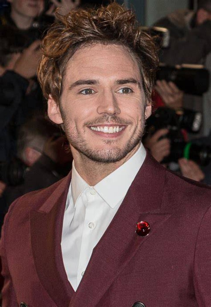 How tall is Sam Claflin