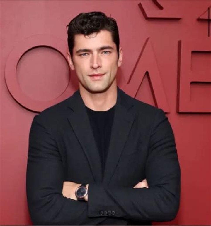 How tall is Sean OPry