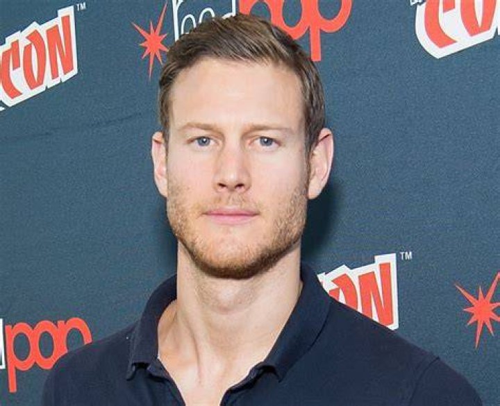 How tall is Tom Hopper