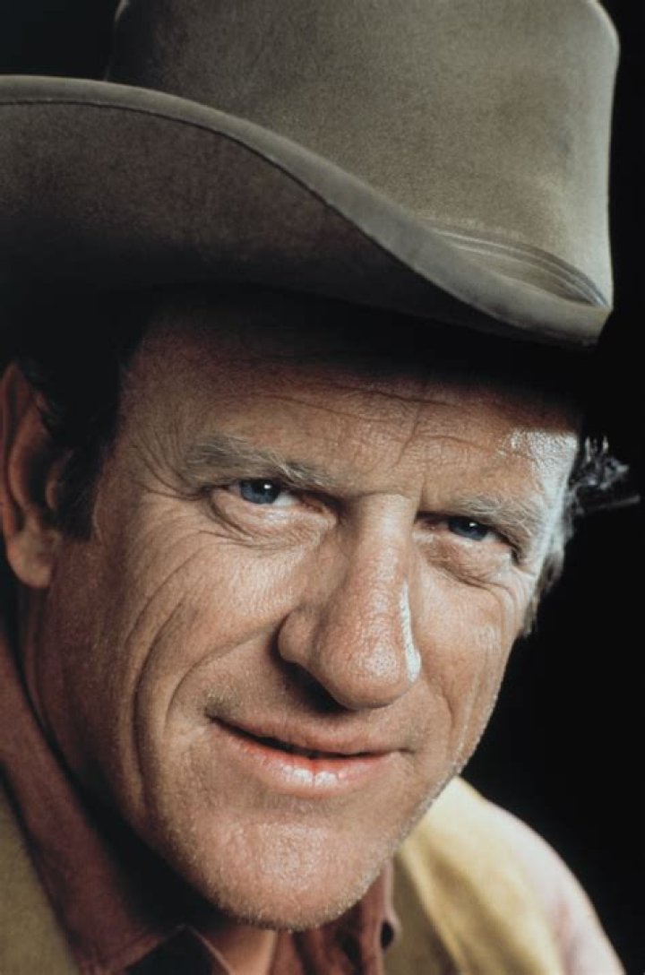 James Arness Biography; Net Worth, Age, Wife, Brother, Family, Children