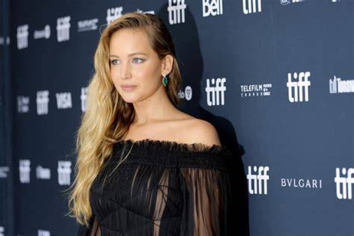 Jennifer Lawrence Takes Back Simon Cowell's Slim Figure Football Blog