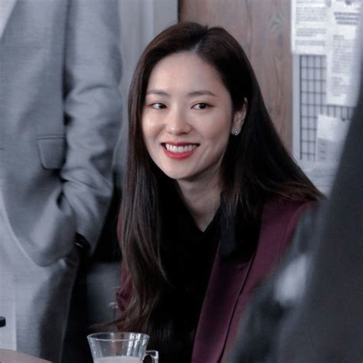 Jeon Yeo Bin l&ecirc;n top Dispatch v&igrave; bộ ảnh ch&iacute;nh anh trai nhiếp ảnh nổi