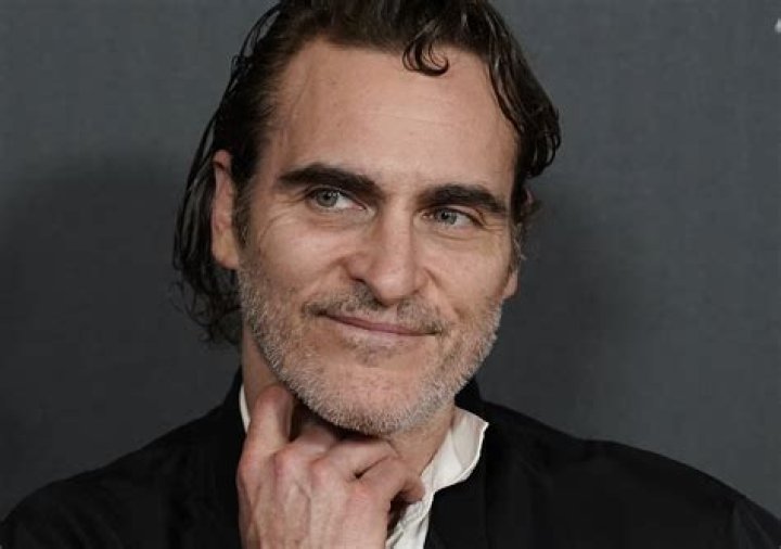 Joaquin Phoenix Biography, Age, Wiki, Height, Weight, Girlfriend