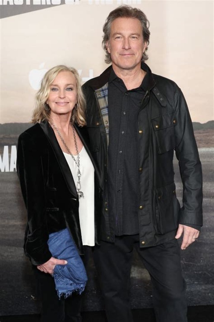 John Corbett Bo Derek 2020 R0vi7qbhrqteym