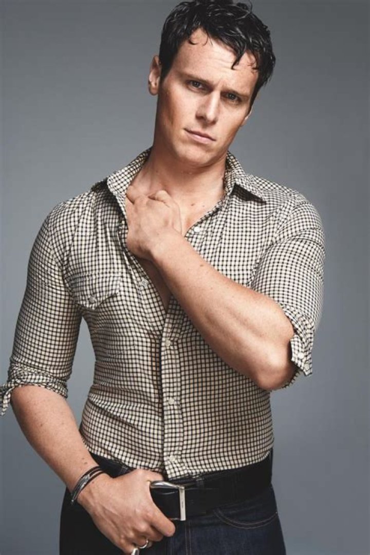 Jonathan Groff Dishes On Dating Zachary Quinto And Being Gay In