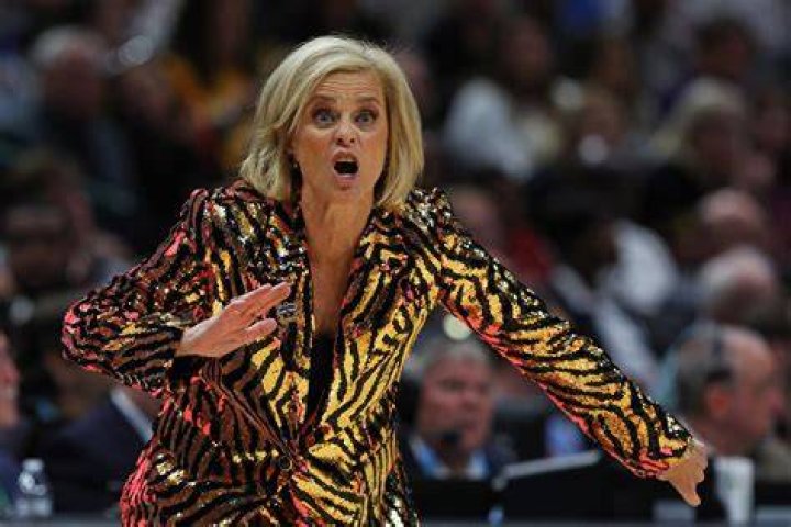Kim Mulkey la storia e i look dell'allenatrice di basket Vogue Italia