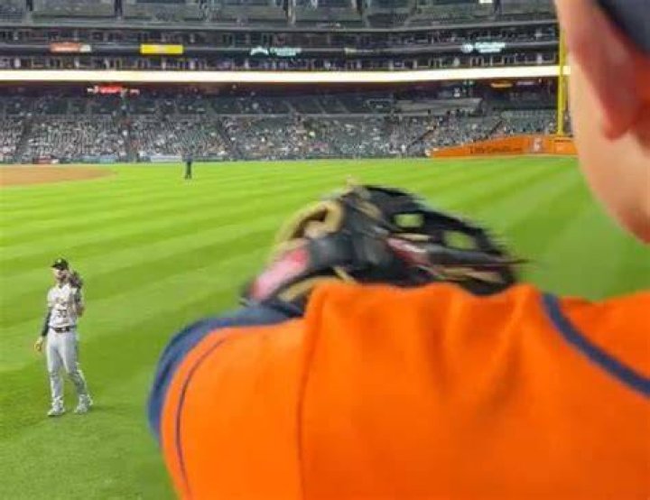 Kyle Tucker plays catch with young fan as Astros roll Detroit Tigers