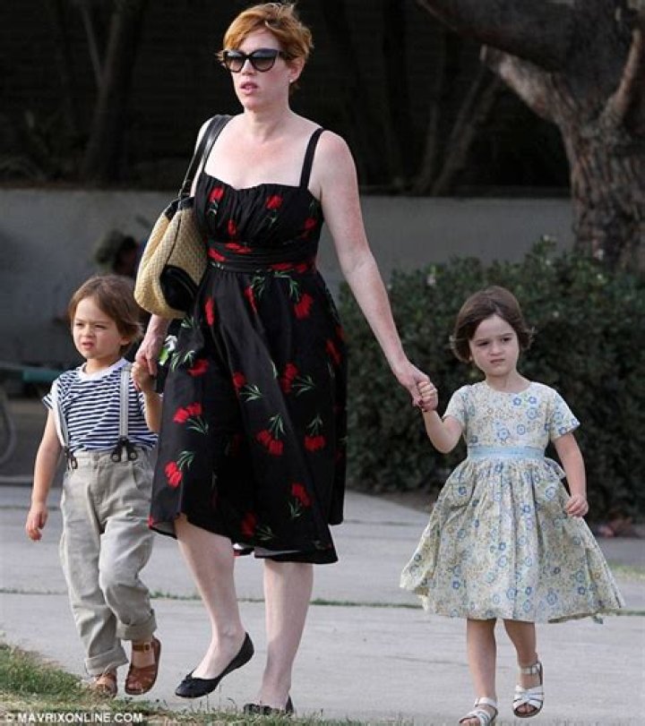Labor Day weekend Molly Ringwald dresses her twins up in their Sunday