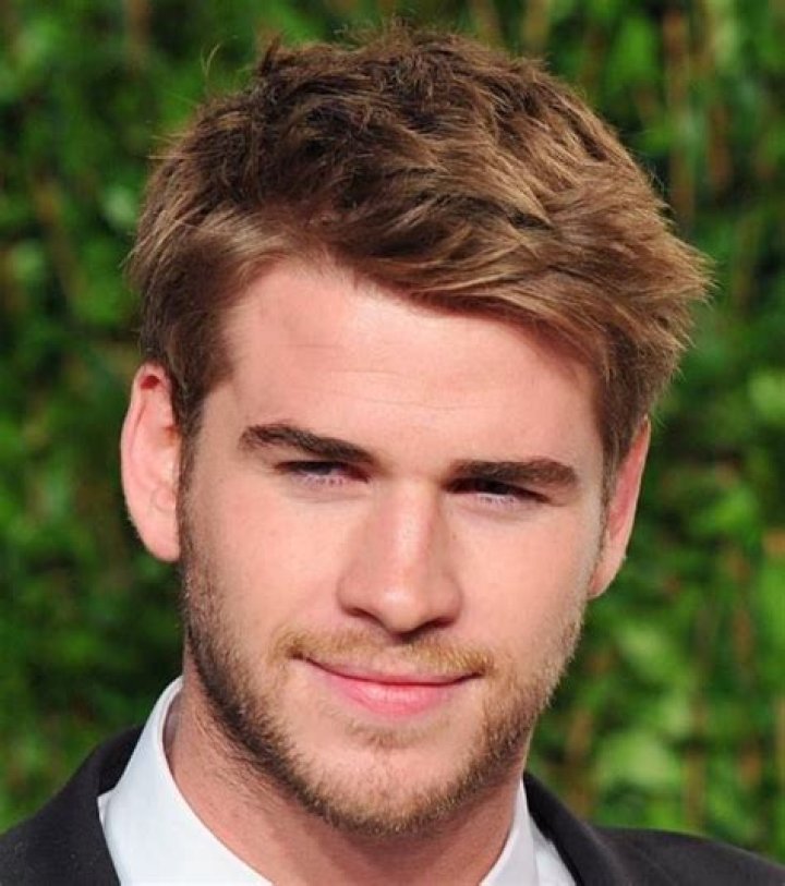 Liam Hemsworth Net Worth, Salary, Age, Wiki, Wife, Family, Height, Weight