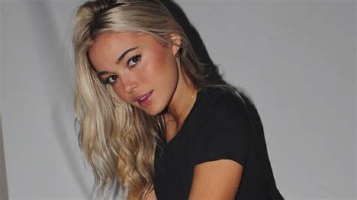LSU gymnast Olivia Dunne posts stunning new pics with fan cheekily