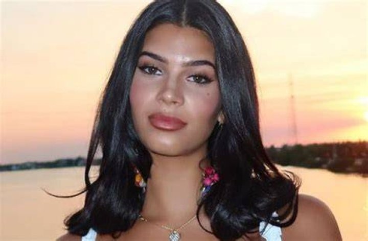 Lucciana Beynon in Bathing Suit Prepares for "Next Show" &mdash; Celebwell