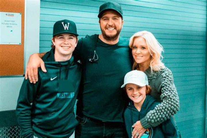 Luke and Caroline and bo and Tate 💕💕 Luke bryan family, Luke bryan, Luke