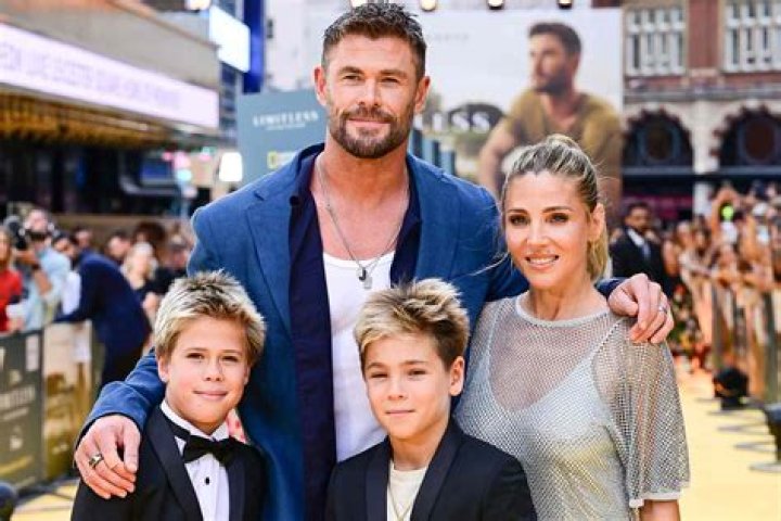 Luke Hemsworth with his daughters as they step out for breakfast in