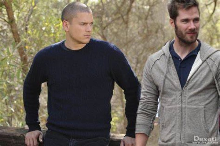 luke macfarlane and wentworth miller Luke Macfarlane Photo (42130453