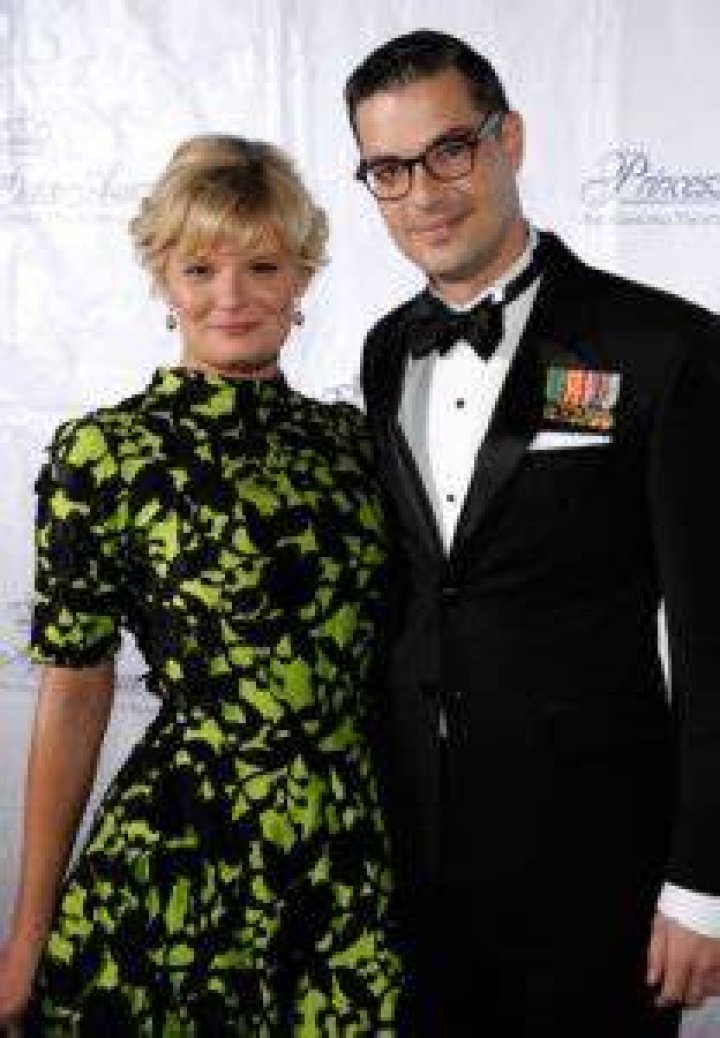 Martha Plimpton Husband Spouse, Dating, Married, Abortion, Children