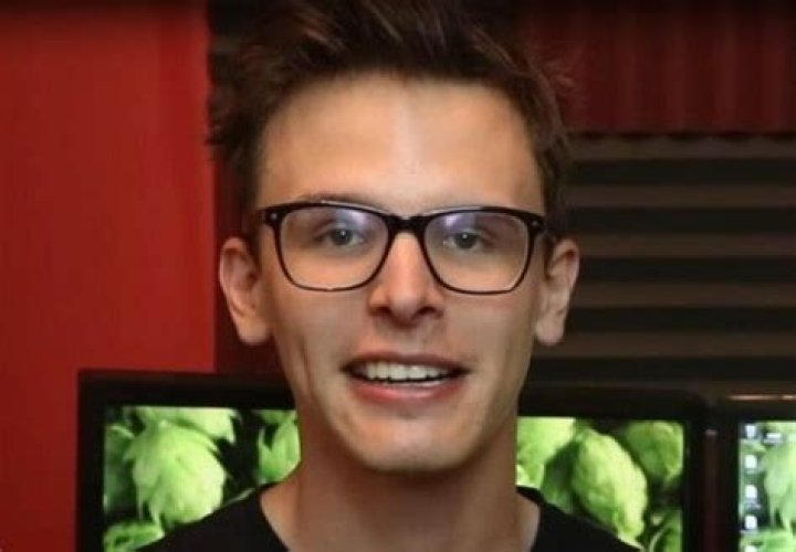 Maxmoefoe Bio, Age, Height, Single, Nationality, Body Measurement