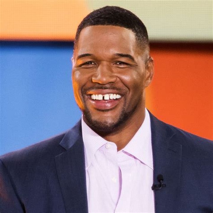 Michael Strahan 'goes on a date' with makeup blogger Marianna Hewitt