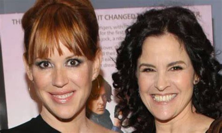 Molly Ringwald Siblings Who Are Beth And Kelly Ringwald