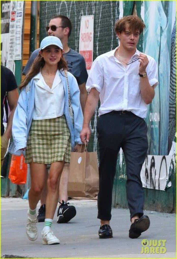 Natalia Dyer Boyfriend