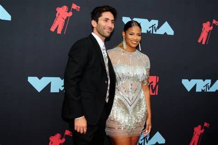 Nev Schulman - RiffVib