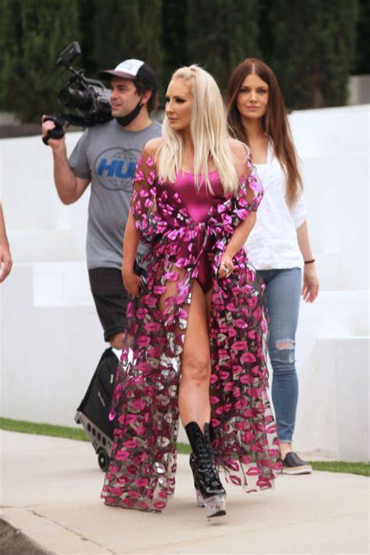 NIKKI LUND Out and About in Beverly Hills 09/17/2020 HawtCelebs