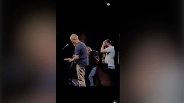 Oliver Anthony Preforms At Joe Rogan’s Austin Comedy Club