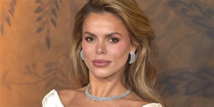 Pascale Hutton Plastic Surgery Boob Job, Botox, Body Measurements