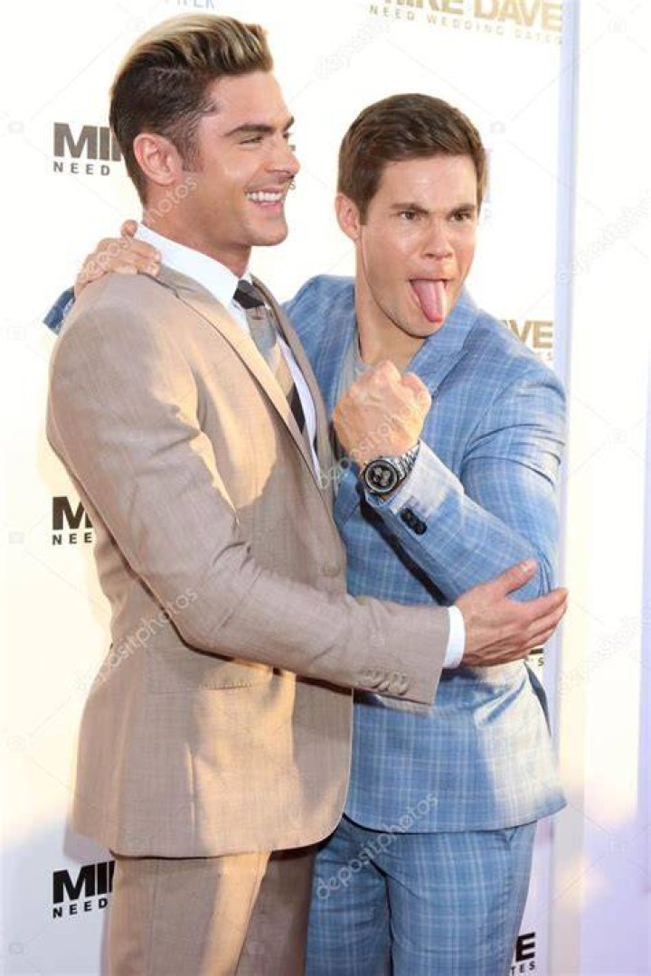 Photo zac efron adam devine beach fight scene 13 Photo 3393068