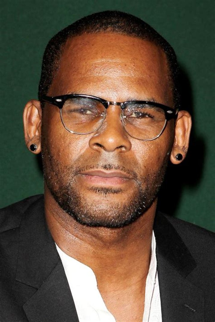 R. Kelly's Siblings Theresa, Bruce, Carey, Cassandra, And Lisa Kelly